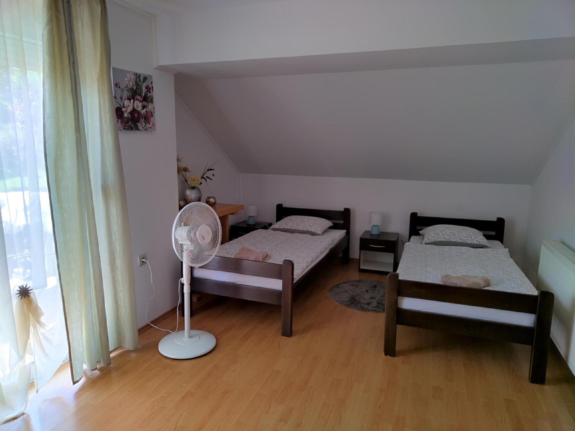 Nika Apartment Ogulin Exterior photo